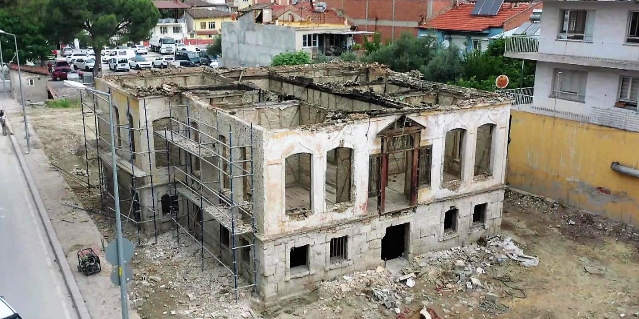 Tarihi yapı yeniden hayat buluyor