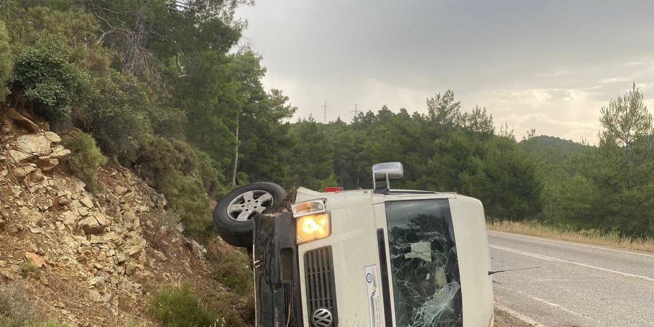 Marmaris’te personel taşıyan minibüs kaza yaptı: 8 yaralı