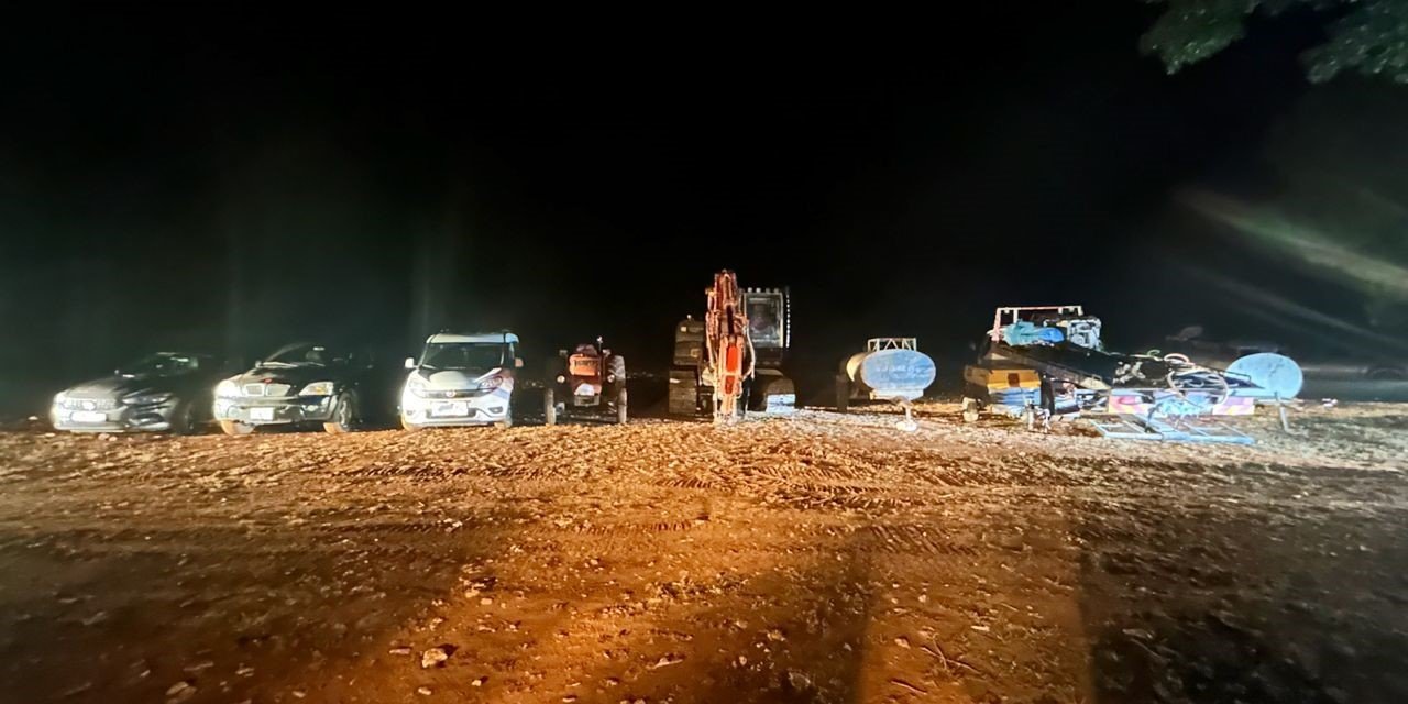 Kaçak kazı yapan 7 şahıs yakalanırken, çok sayıda otomobil ve iş makinesine el konuldu