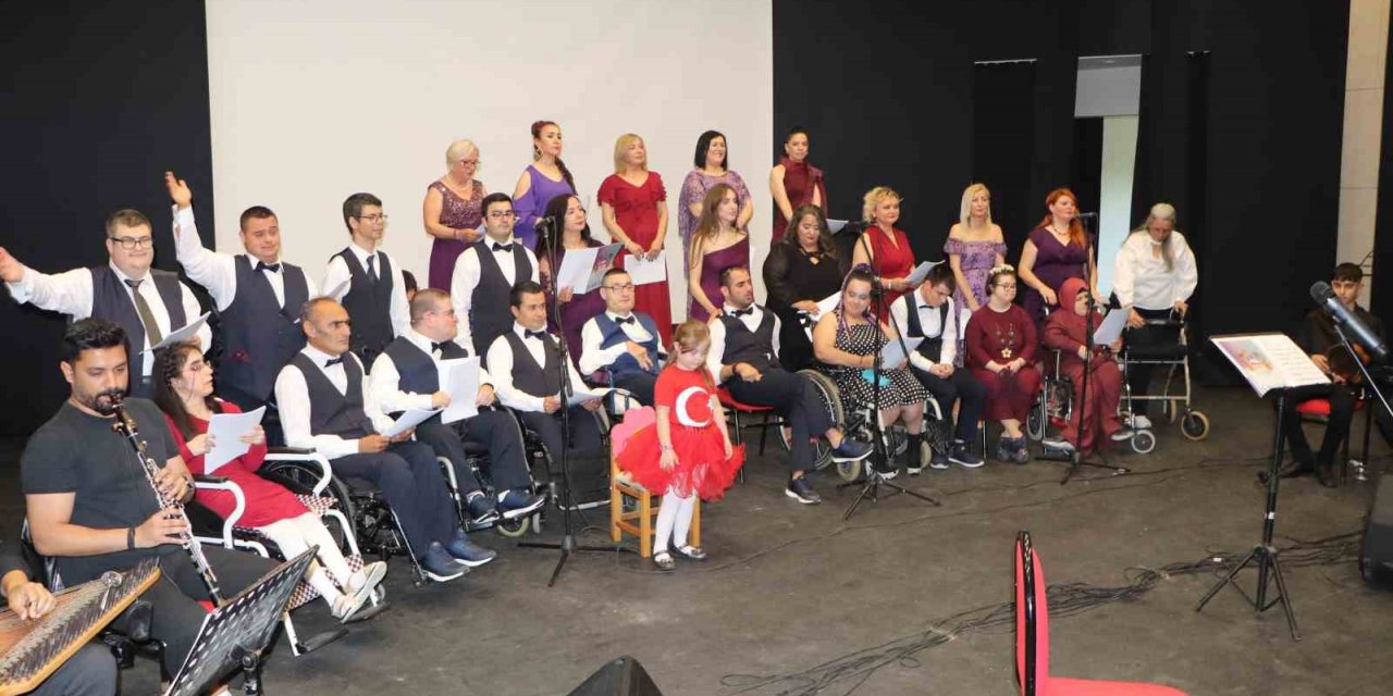 Engellilerin oluşturduğu korodan unutulmaz konser