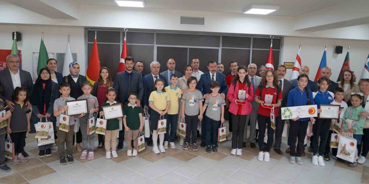 Kastamonu’da öğrenciler 1,5 tondan fazla atık pilin doğayı kirletmesini önledi