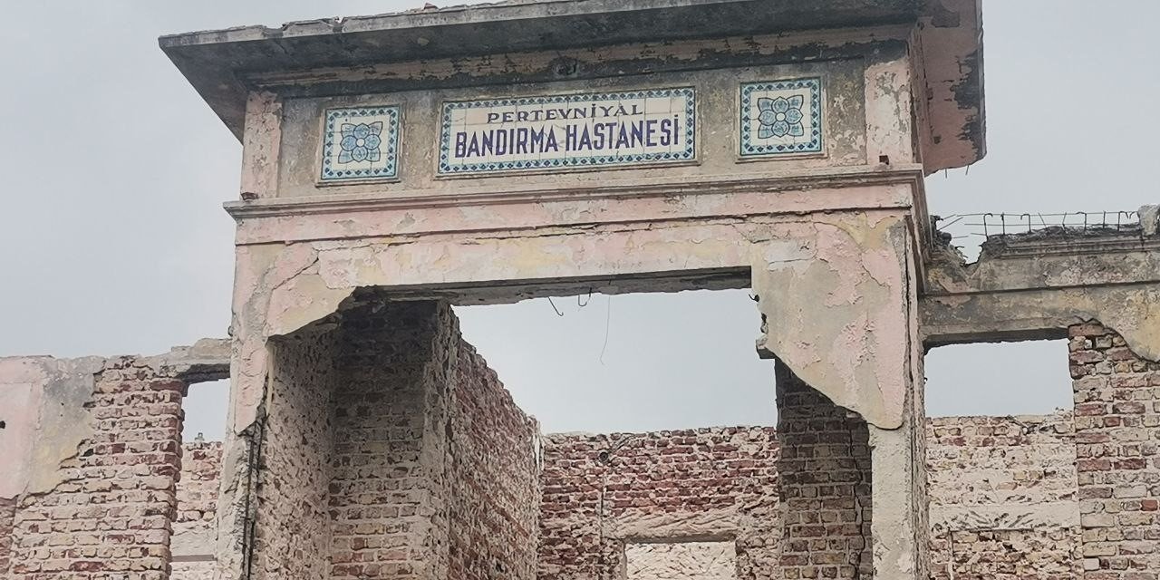 100 yıllık hastane çürümeye terk edildi