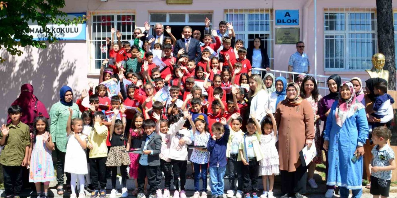 Kırşehir’de 46 bin 108 öğrenci karne heyecanı yaşadı