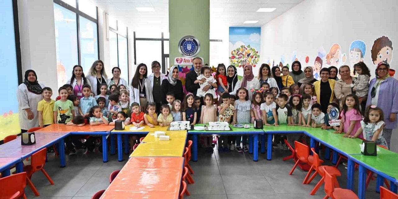 Bursa’da Ana Kucağı öğrencileri karnelerini aldı