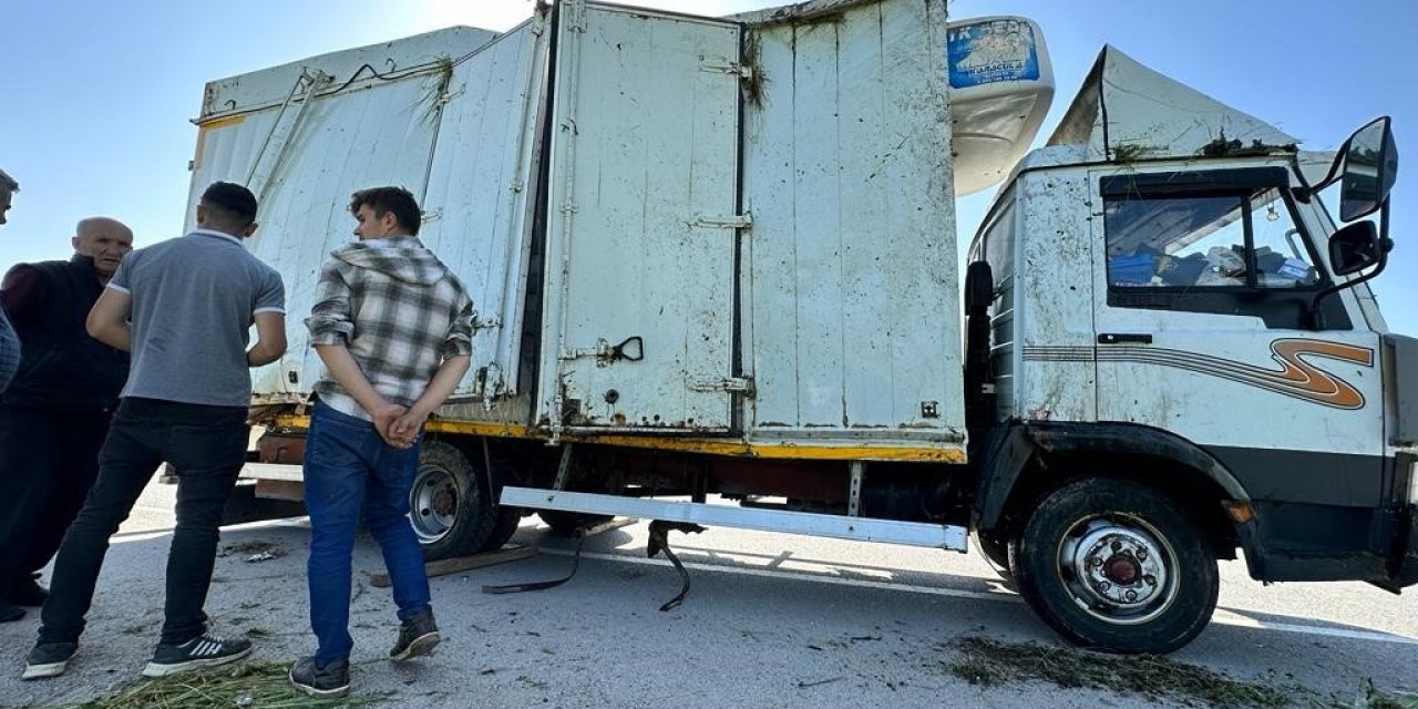 Helva yüklü kamyonetin devrildiği kazada ölen ya da olmadı