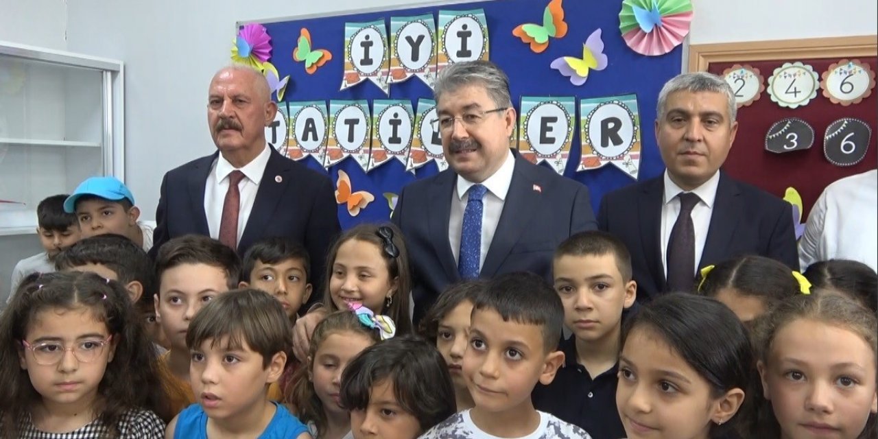 Deprem bölgesi Osmaniye’de karne heyecanı