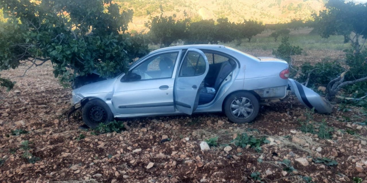 Gölbaşı’nda otomobil yoldan çıkarak devrildi: 5 yaralı