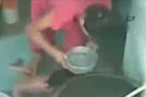 İnsan olan bunu yapar mı? VİDEO