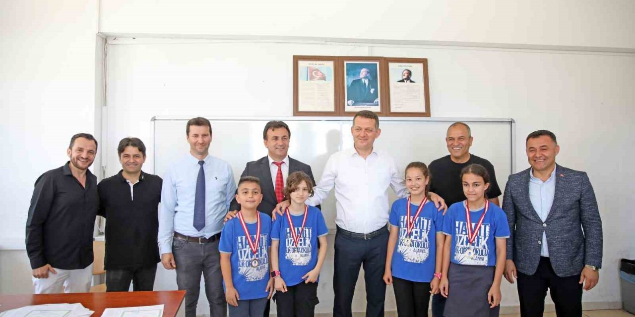 Başkan Yücel’den öğrencilere karne sürprizi