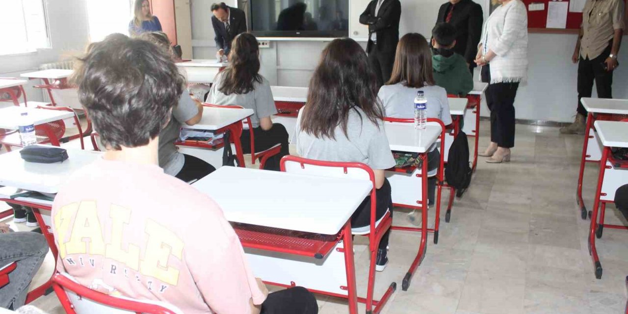 Manyas’ta bin 978 öğrenci tatile girdi