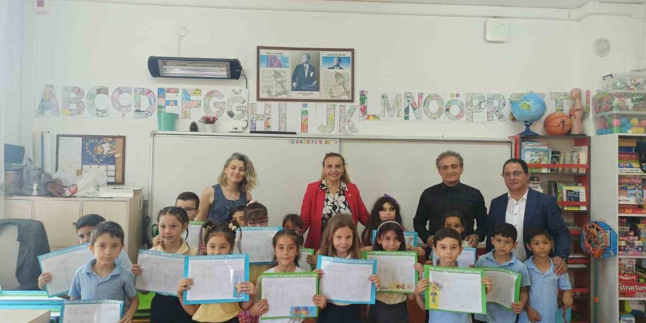 Marmaris’te öğrenciler karnelerini aldı