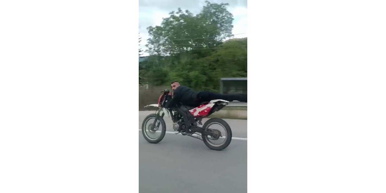 Trafikte tehlikeli yolculuklar kameraya yansıdı