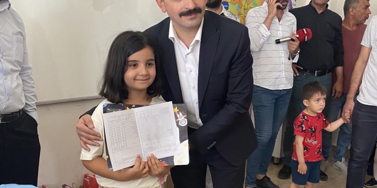 Deprem bölgesi Adıyaman’da 145 bin 652 öğrenci karne sevinci yaşadı