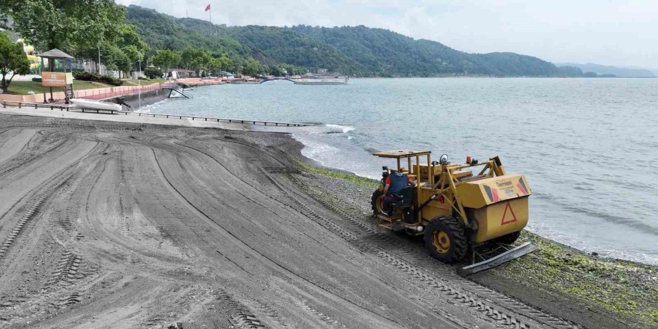 Mavi Bayraklı Sevgi ve Barış Plajı temizlendi