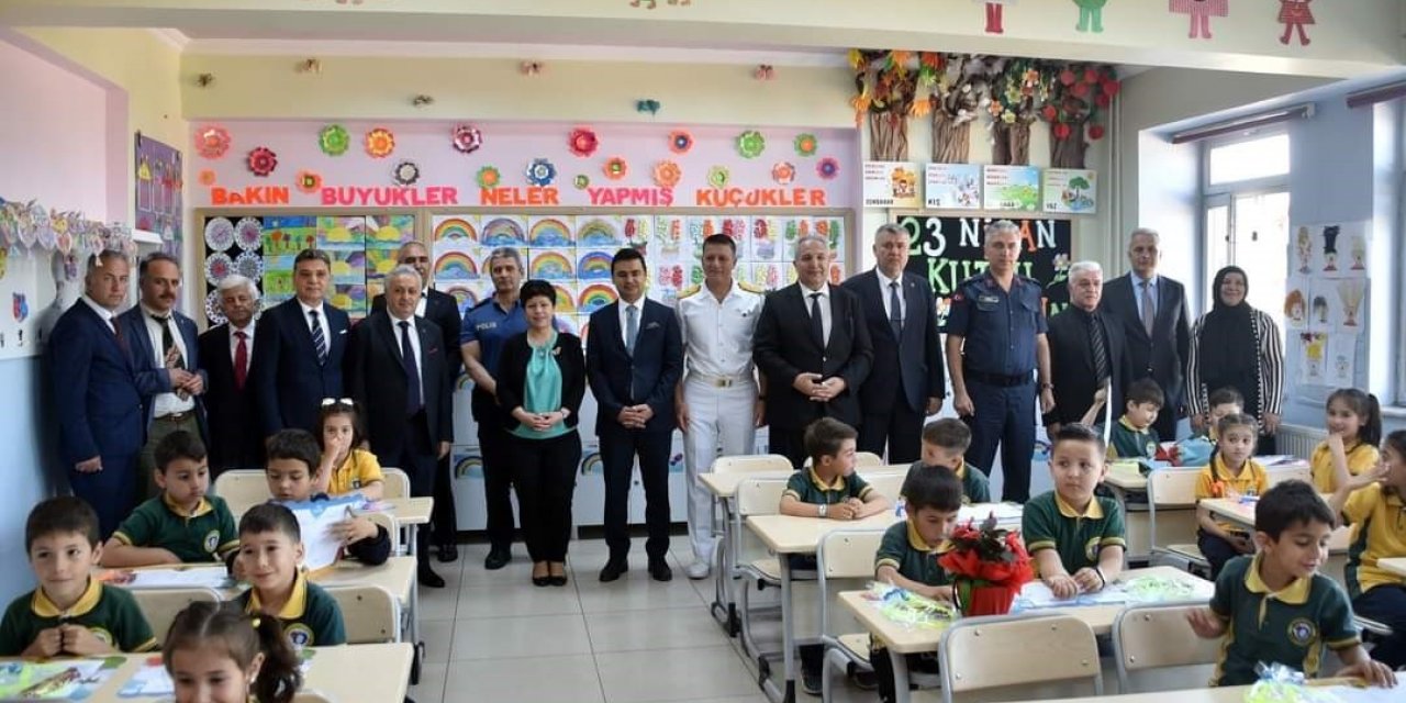 Kdz. Ereğli protokolu öğrencilerin karne heyecanına ortak oldu