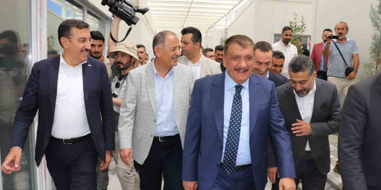 Bakan Özhaseki Malatya’da incelemelerde bulundu