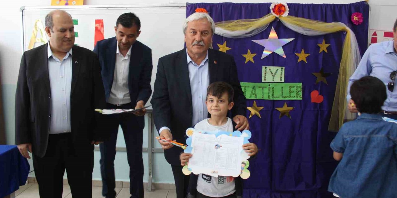 Osmaneli’nde öğrencilerin karne heyecanı