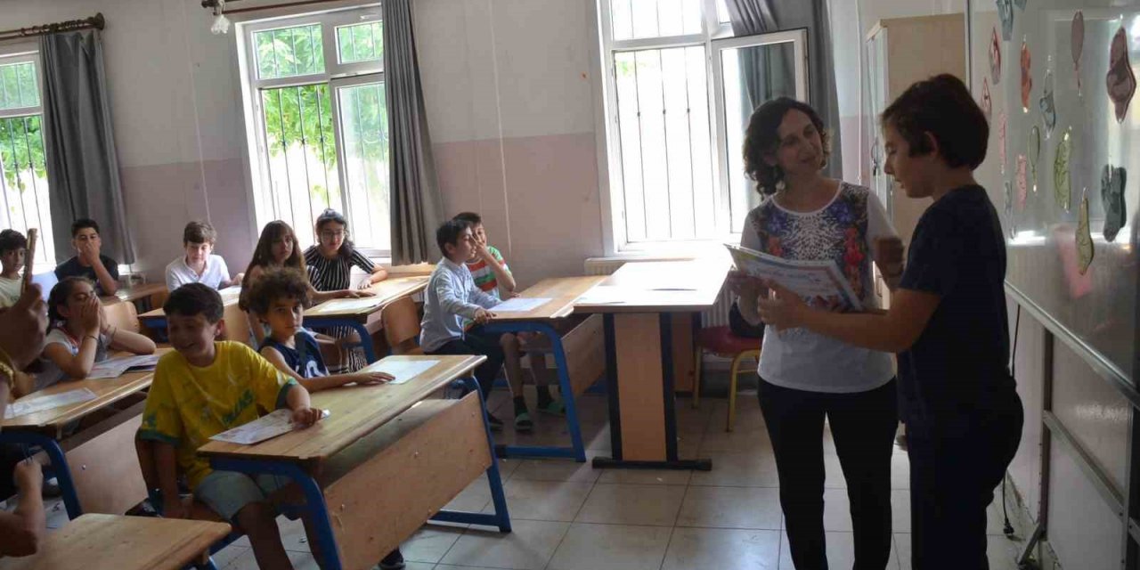 Didim’de  öğrenciler karne sevinci yaşadı