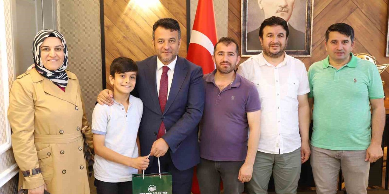 Çevreci çocuklar ödüllerini Başkan Doğan’dan aldı