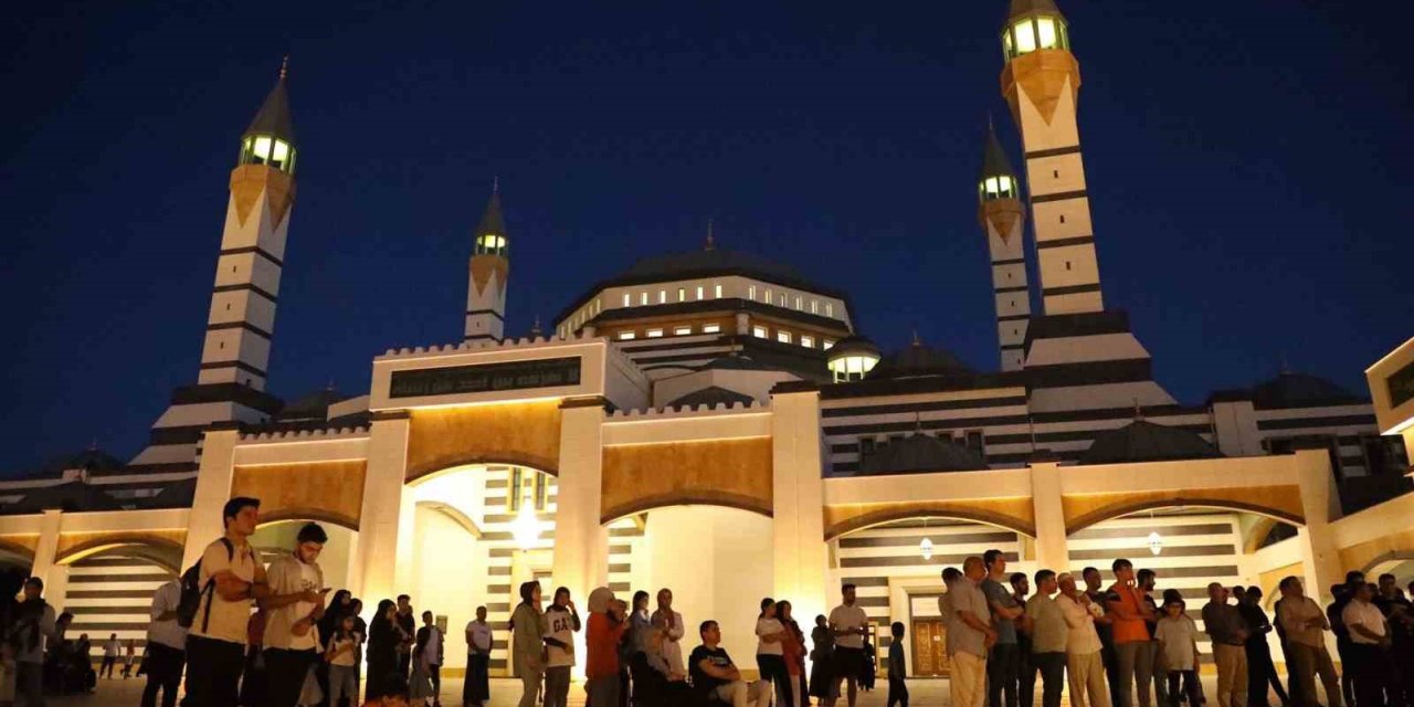 Yenişehir Belediyesi YKS öncesi öğrencilere moral programı düzenlendi