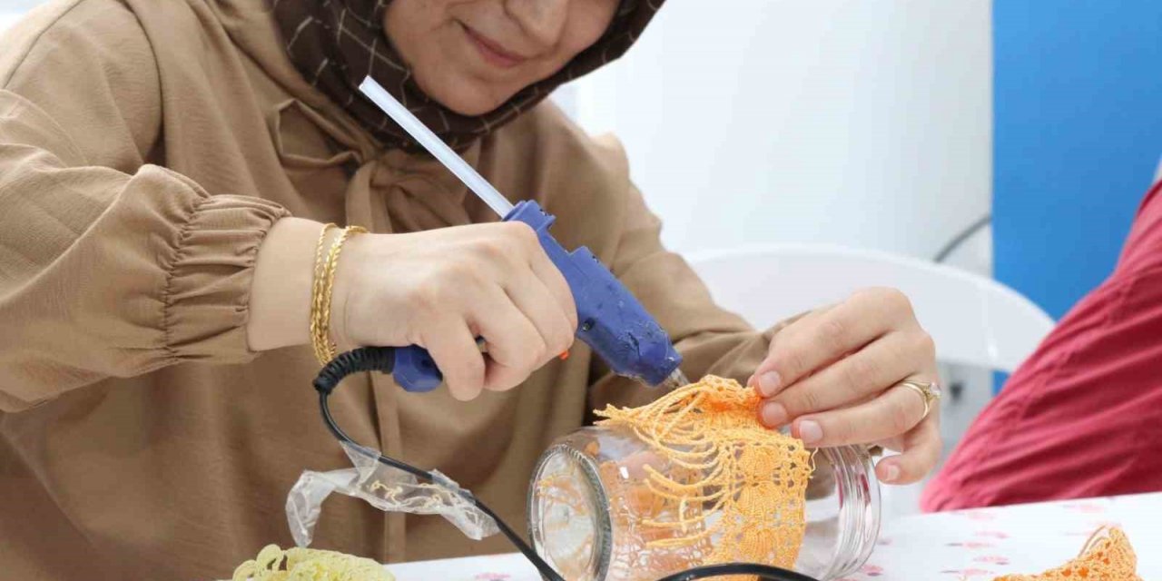 Atık malzemeler bu ellerde hayat buluyor