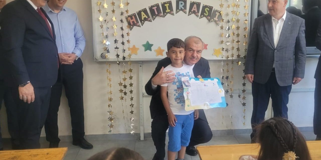 Aydınlı çocuklar karne sevincini depremzede arkadaşları ile paylaştı