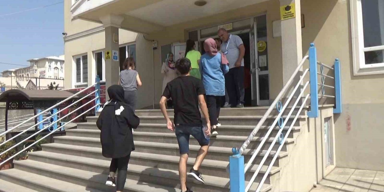 Depremin merkezi Kahramanmaraş’ta öğrencilerin YKS heyecanı