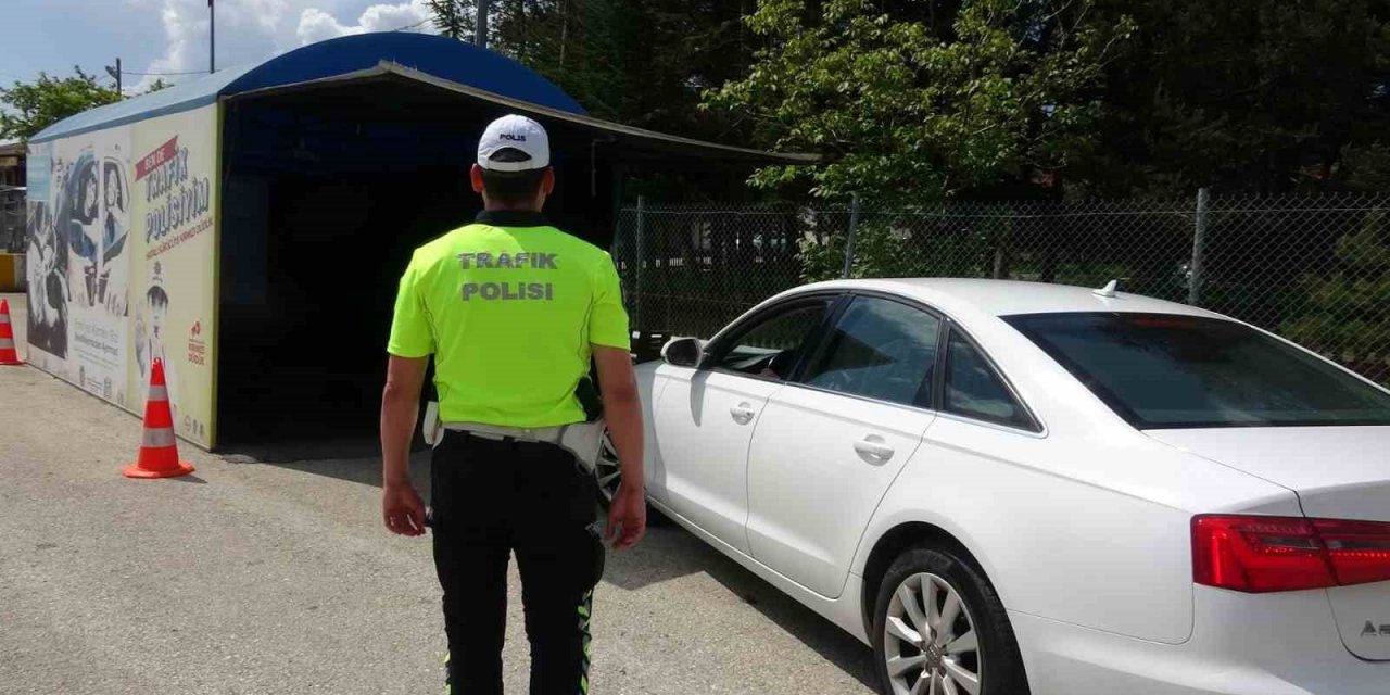 Bolu’da dikkat çeken polis uygulaması: Yaşam tüneli oluşturuldu