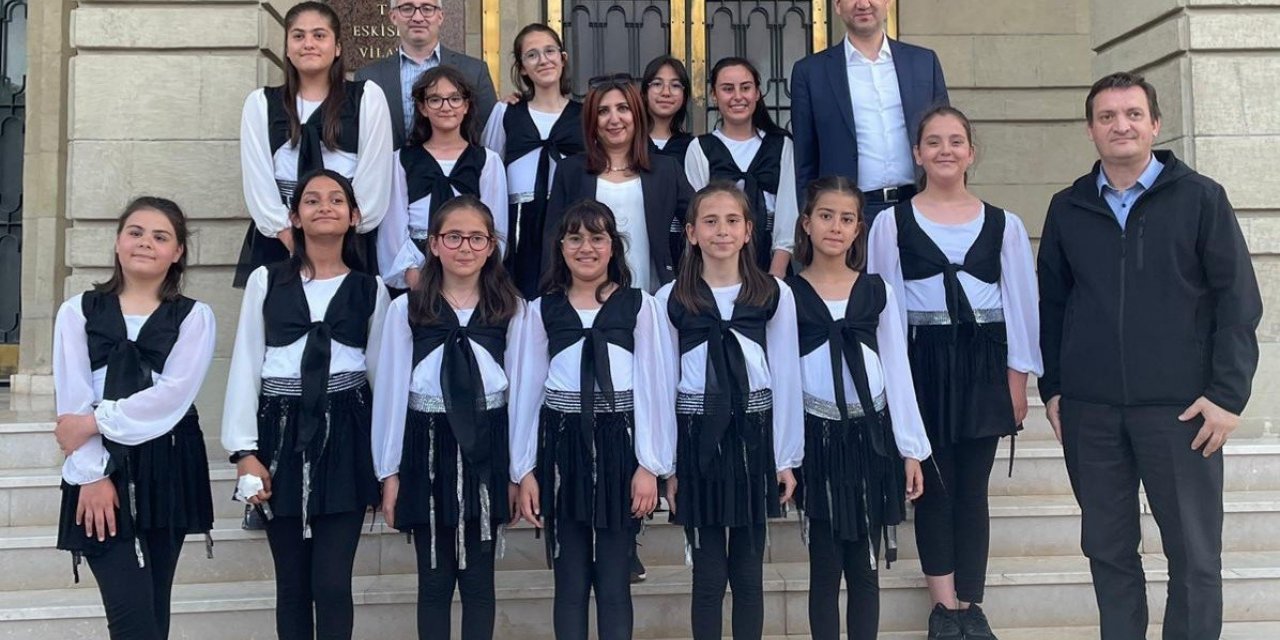 Eskişehir Ticaret Borsası Ortaokulu ,’Geleneksel Halk Oyunları Şenliği’ yarışmasını 3. olarak tamamladı