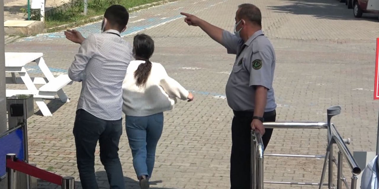 Yine bildik görüntüler yine sınava yetişemeyip dışarıda kaldılar