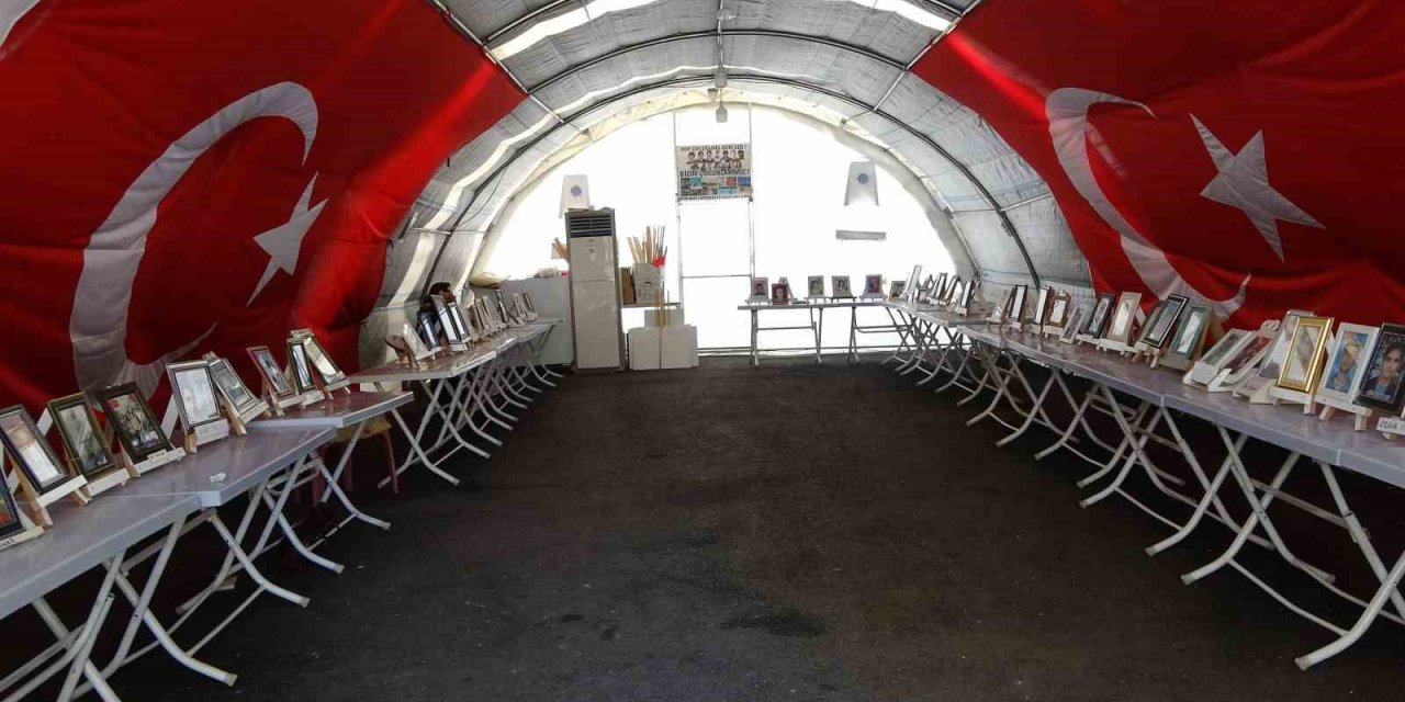 HDP önündeki ailelerin umutlu bekleyişi bin 384. gününde