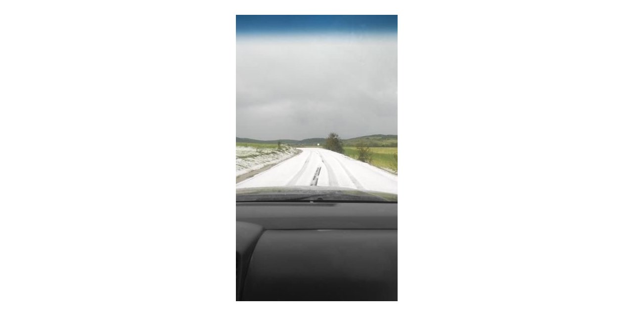 Yaz ayında dolu yağışı kıştan kalma görüntü ortaya çıkardı