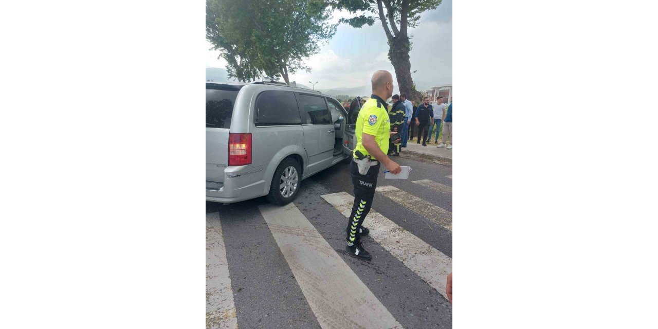 Kütahya’da otomobiller çarpıştı: 2 yaralı