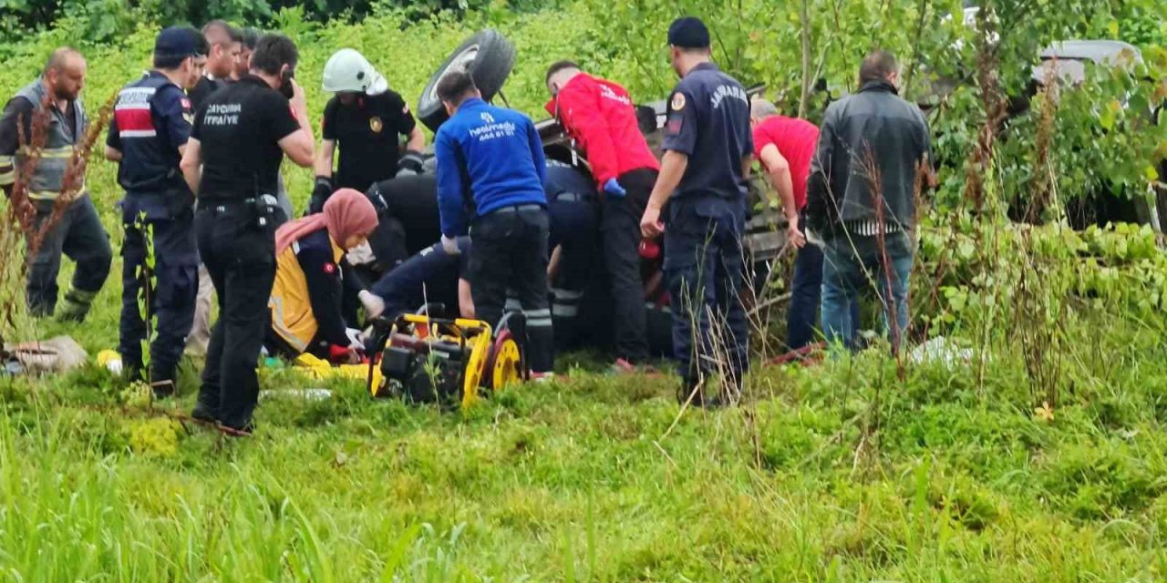 Zonguldak’ta otomobil tarlaya uçtu: 1’i ağır 3 yaralı