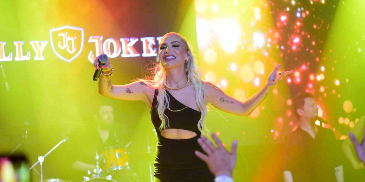 Bursa’da İrem Derici’den unutulmaz konser