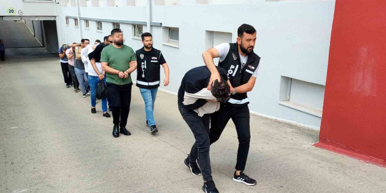 Piyasaya yüzlerce sahte altın süren şüphelilerden 4’ü tutuklandı