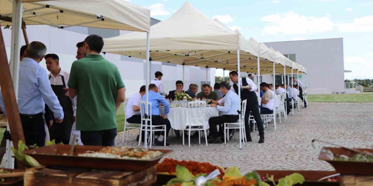 Perakendeciler Gedik Piliç’in son teknolojiyle donatılmış tesislerine hayran kaldı