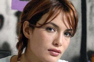 Gamze Özçelik geri dönüyor