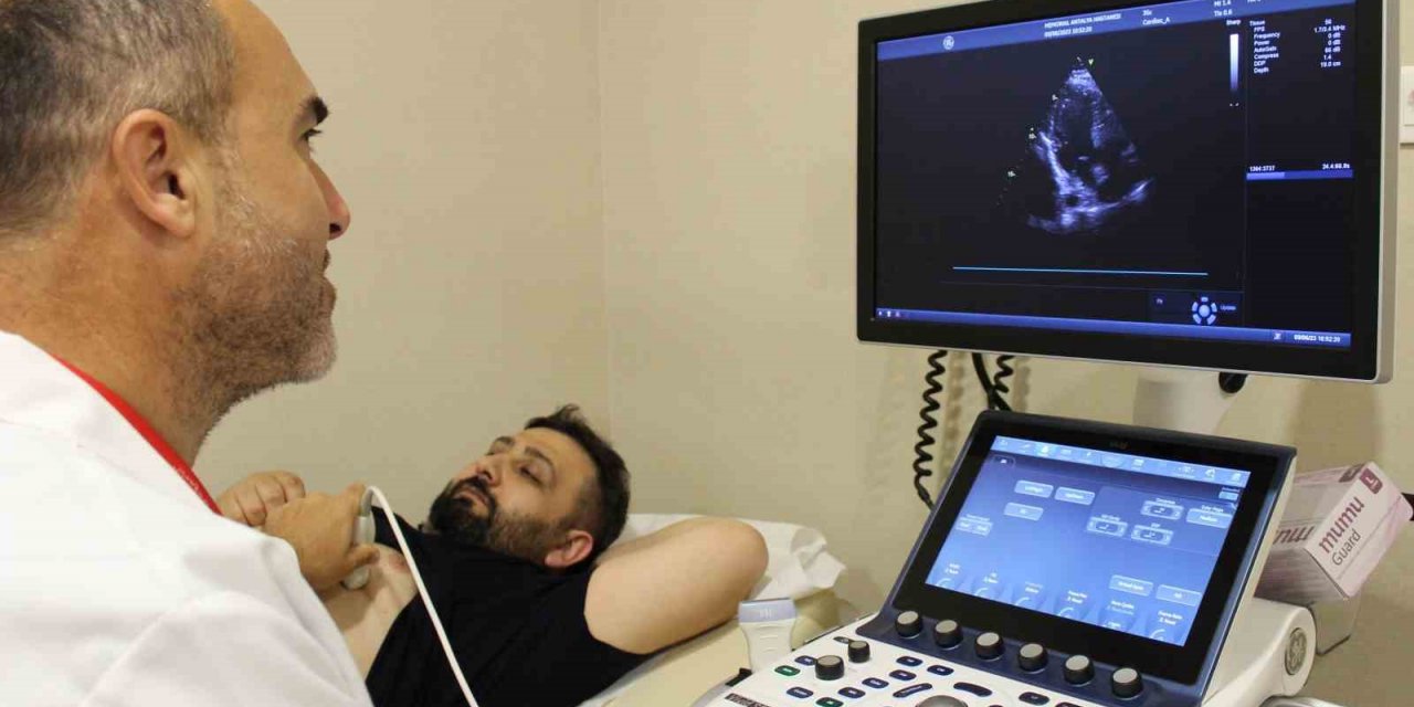 Üşüttüğünü düşünürken kalp krizi geçirdiğini öğrendi, ameliyatsız yöntemlerle 3 damarı açıldı