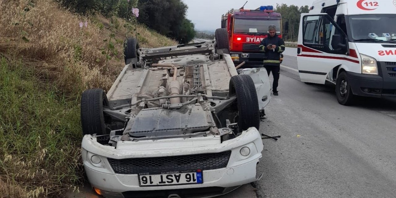 Otobanda kontrolden çıkan otomobil ters döndü