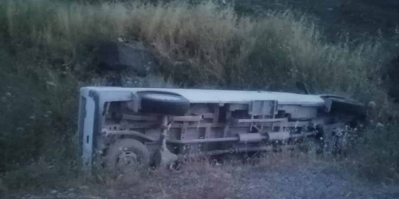 Gölbaşı ilçesinde minibüs takla attı: 1 yaralı