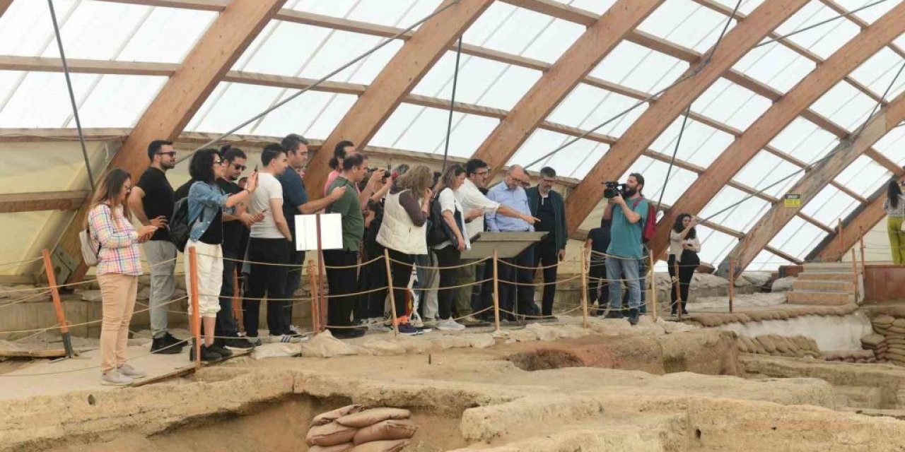 Anadolu Üniversitesi personeli Konya'da kültür turuna çıktı, Çatalhöyük'ü gezdi
