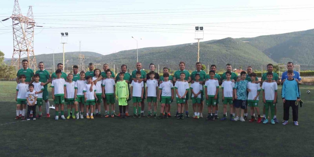 Baba-oğul maçında kazanan ’sevgi’ oldu