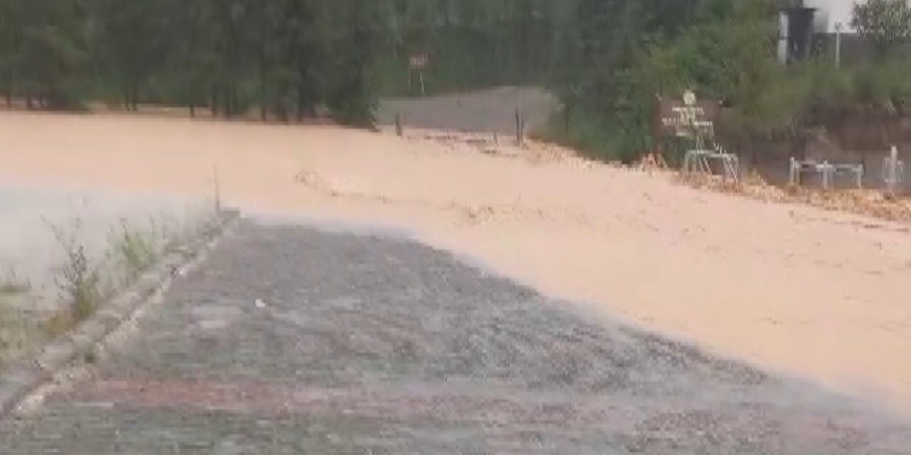 Andırın’da sağanak sele neden oldu