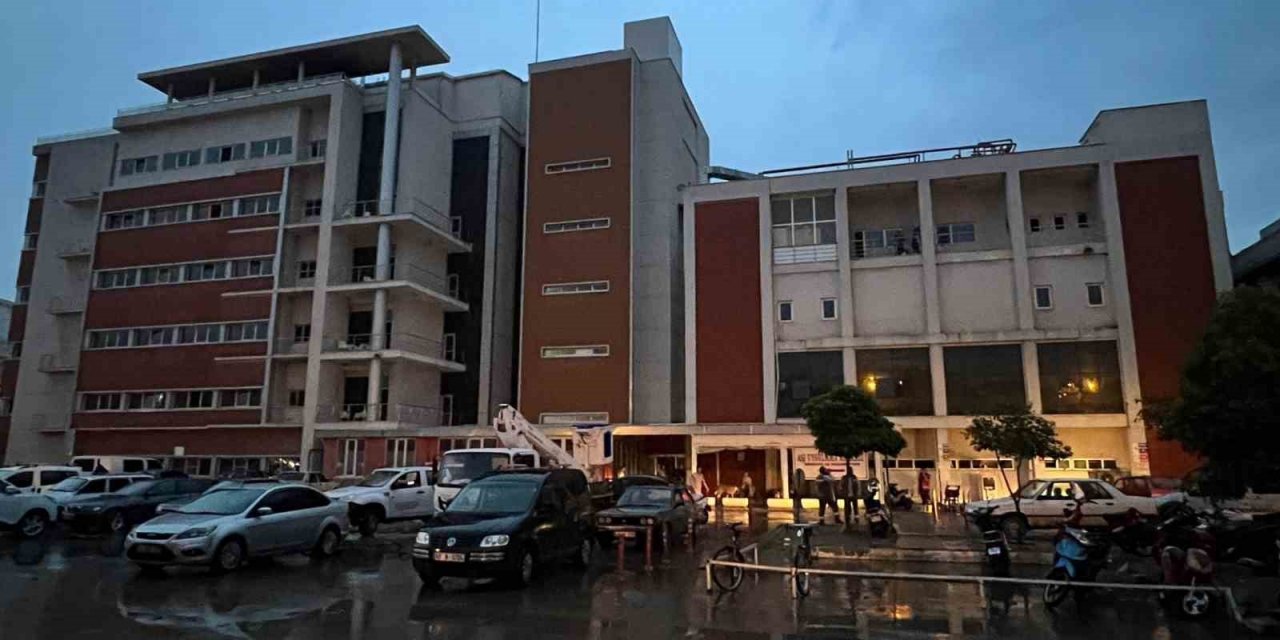 Su basan Akhisar Devlet Hastanesinden tahliye edilen hasta sayısı 62’ye yükseldi