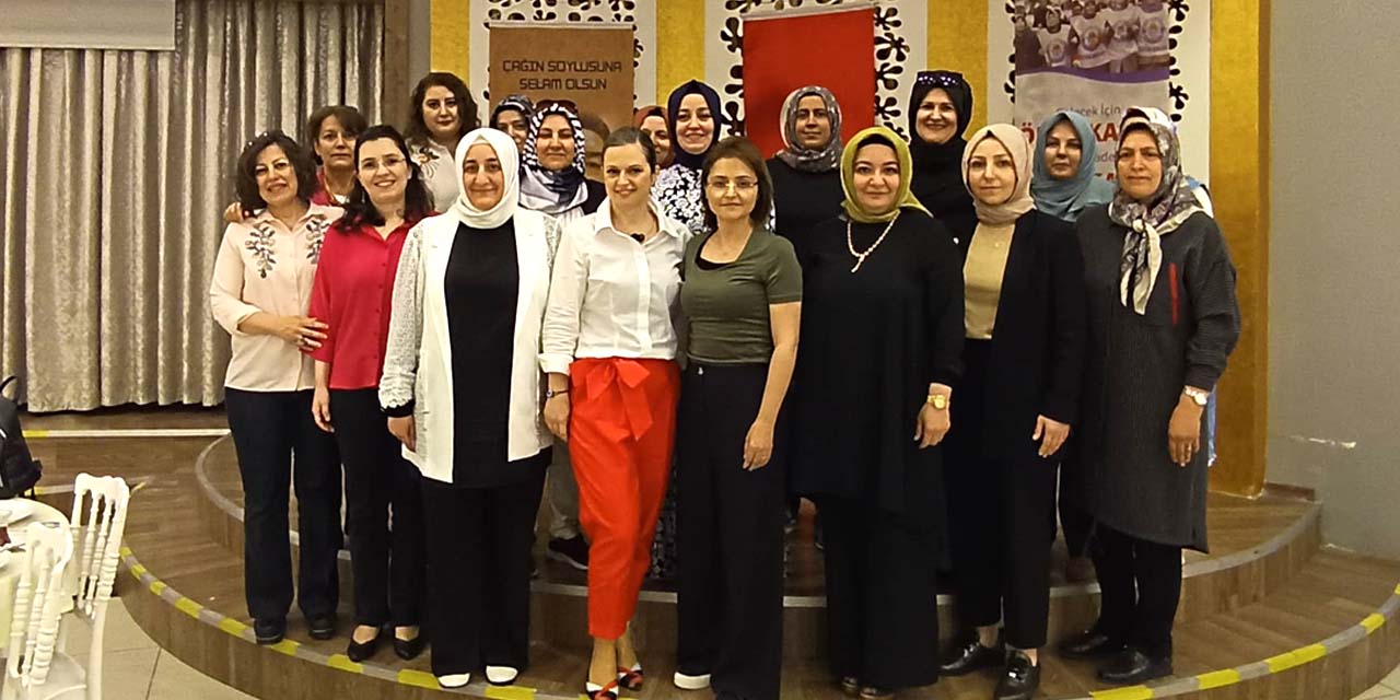 Konya Eğitim-Bir-Sen’li kadınlar sorunlarını tartıştı! Toplu Sözleşmeyi değerlendirdi