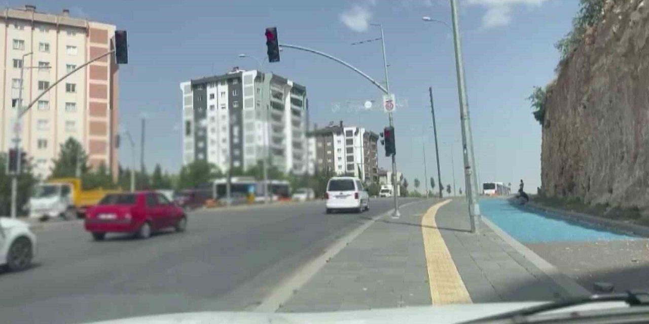 Kırmızı ışıkta geçen araçlara ceza yağdı