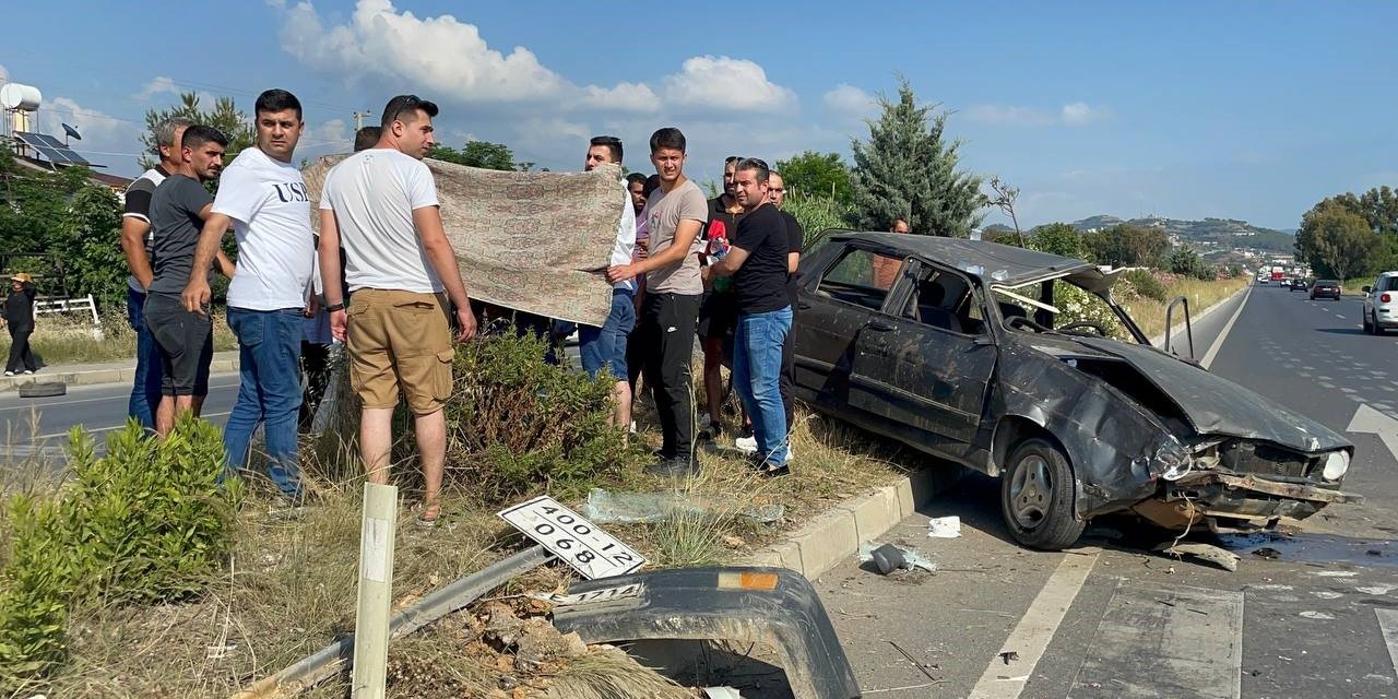 Yaralıları güneşten korumak için battaniye kullandılar