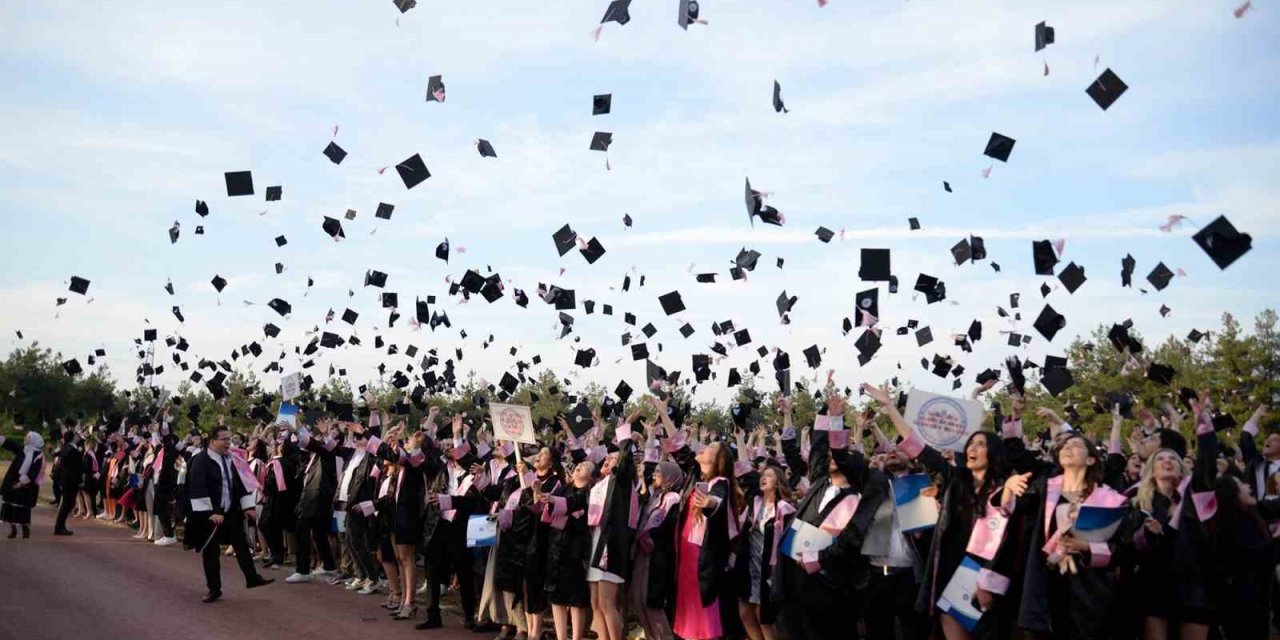 Uludağ Üniversitesi’nde mezuniyet coşkusu