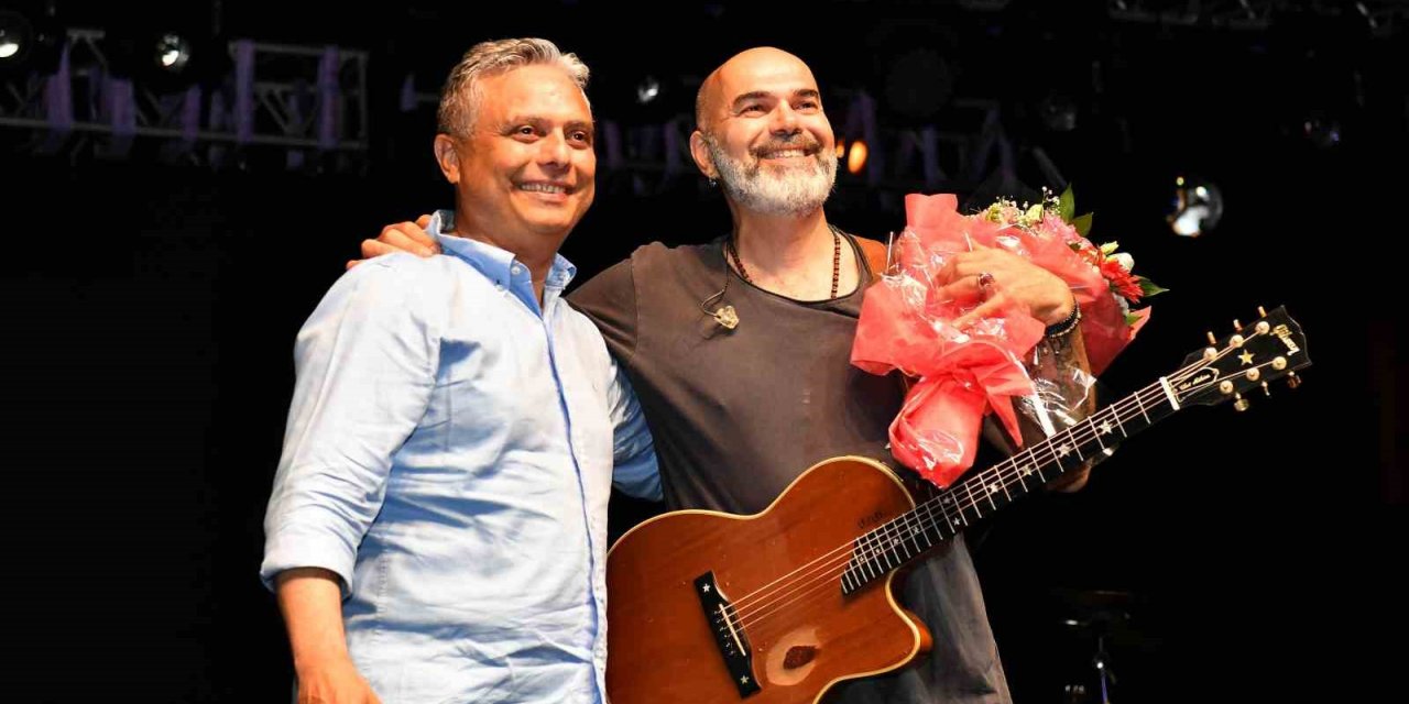 Gençler yılın stresini attılar